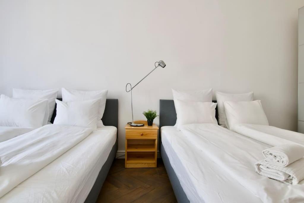 Premium Apartment By Hi5- Anker Apartment Budapest Bagian luar foto
