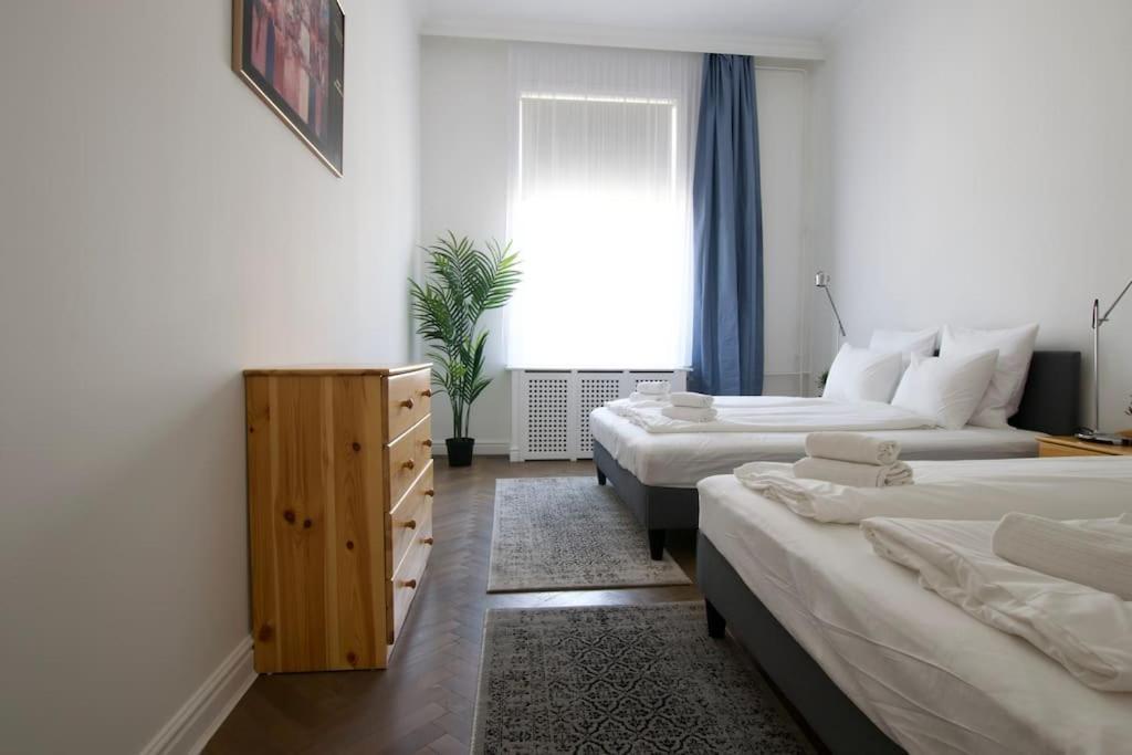 Premium Apartment By Hi5- Anker Apartment Budapest Bagian luar foto