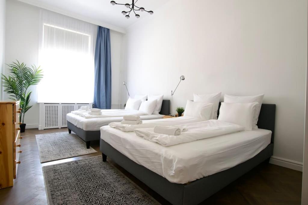 Premium Apartment By Hi5- Anker Apartment Budapest Bagian luar foto