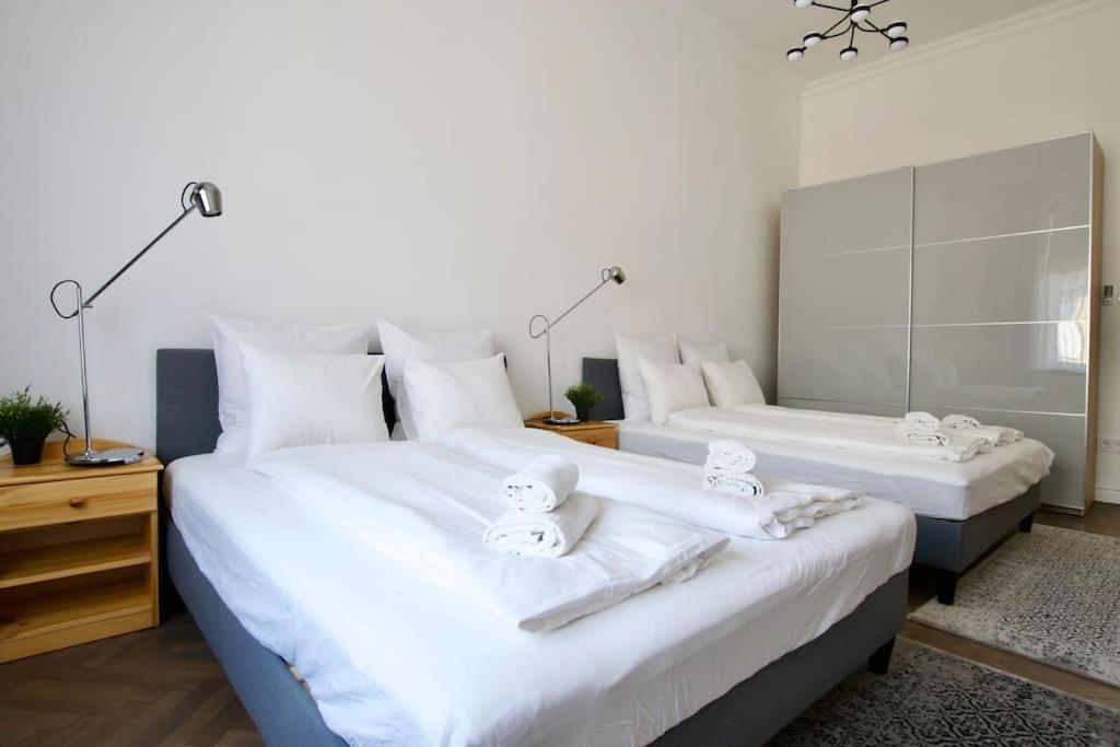 Premium Apartment By Hi5- Anker Apartment Budapest Bagian luar foto