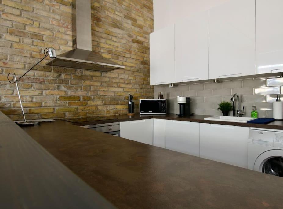 Premium Apartment By Hi5- Anker Apartment Budapest Bagian luar foto
