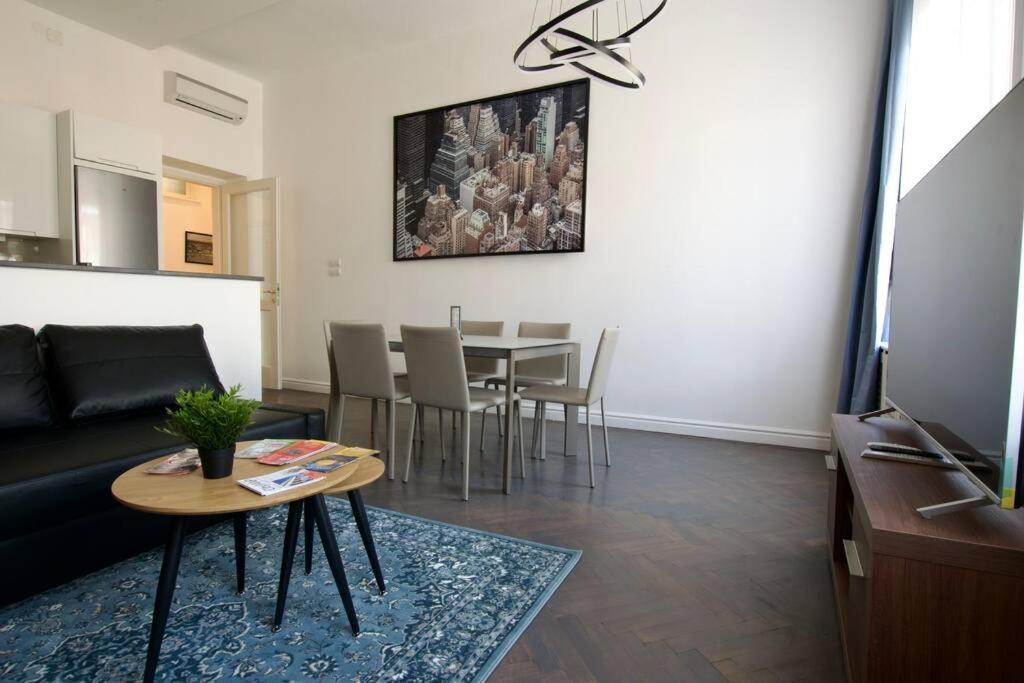 Premium Apartment By Hi5- Anker Apartment Budapest Bagian luar foto
